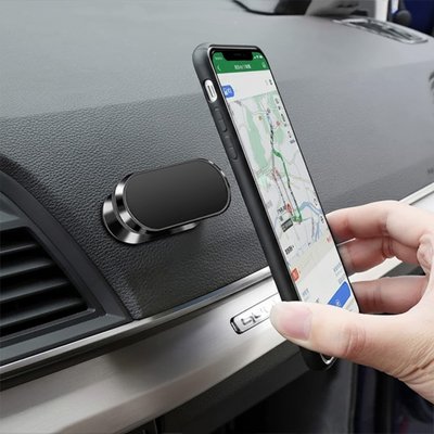 le-telephone-à -poser-sur-le-support-magnétique-pour-voiture