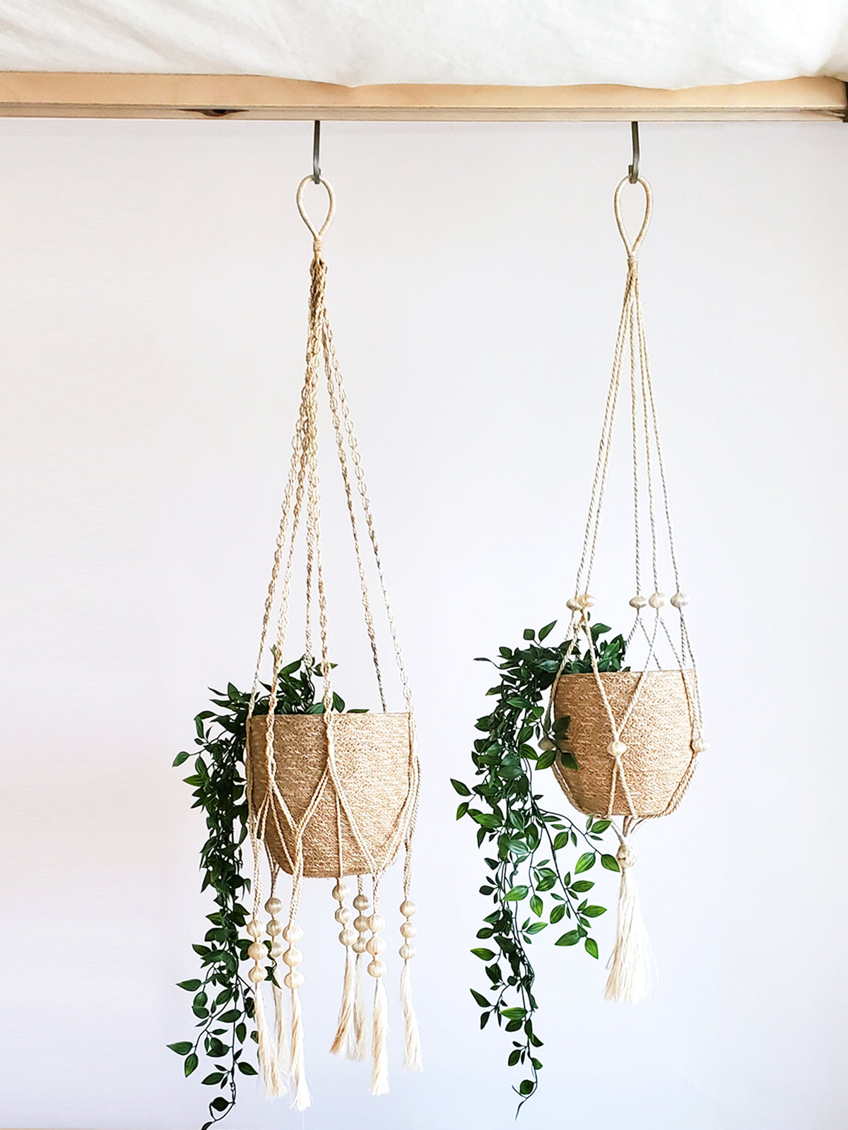 Fiora plant hanger with a woven basket set